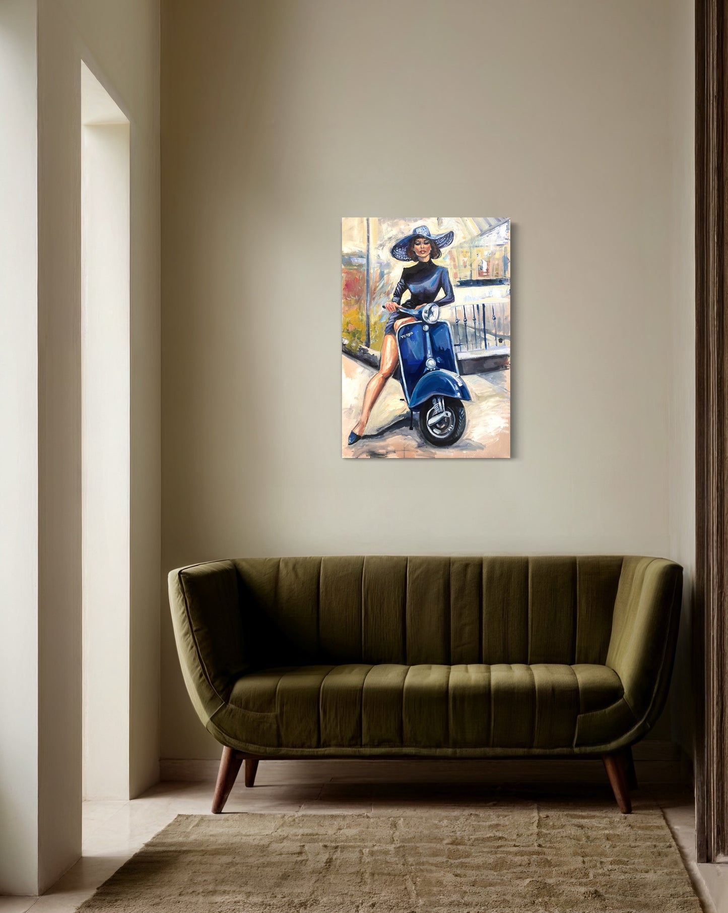 Donna con vespa